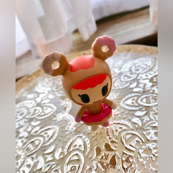 TOKIDOKI Donutella & Friends Cruller Donut Girl Small Collectible Vinyl Figure - Picture 2 of 6